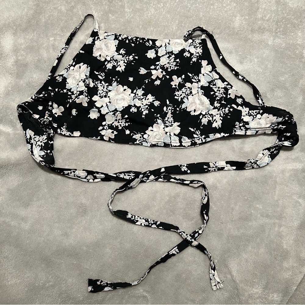 Brandy Melville Tie Back Floral Crop Top